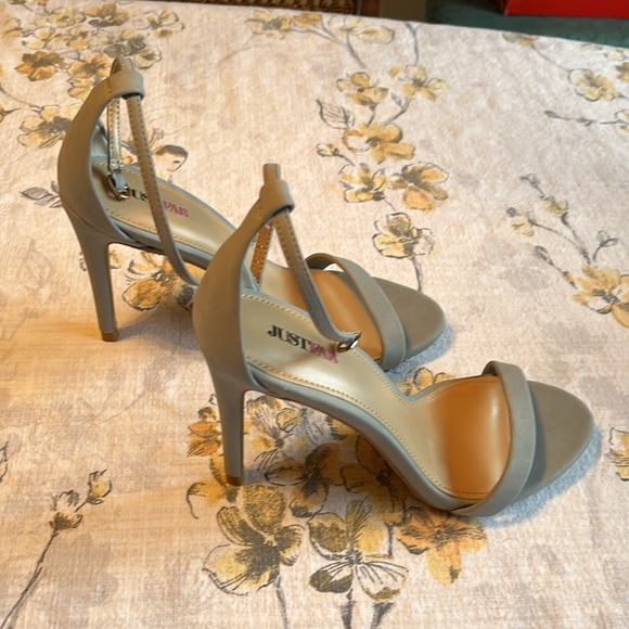 JustFab Rosie Heels Size 7.5 - Never worn, slight flaws - Picture 4 of 6